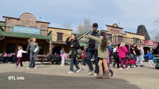 400.000 jeunes ont un job étudiant selon les chiffres de 2024. C'est une augmentation de 150.000 jobistes en 10 ans. Les jobs étudiants sont entrés dans les moeurs pour les familles et les entreprises. C'est la période de recrutements de masse pour la saison touristique.