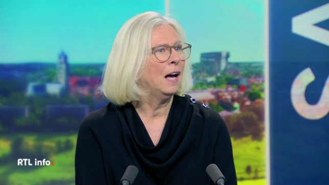 On retrouve en plateau Bernadette Blouard, dermatologue, partage ses conseils pour prendre soin de ses mains durant l'hiver.