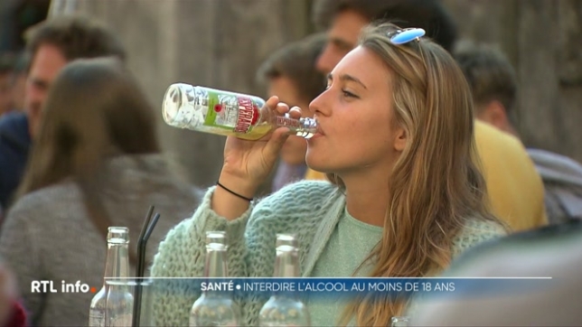 C'est la proposition du ministre wallon de la Santé pour lutter contre les dangers et les risques de dépendance liés à l'alcool. Yves Coppieters estime qu'il faut s'attaquer à cette problématique tant au niveau régional que fédéral.