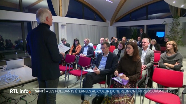 Le ministre wallon de la Santé avait réuni, hier soir, les responsables des communes desservies par le feeder du Hainaut et des acteurs publics dans la distribution de l'eau pour faire le point sur la qualité de l'eau de distribution dans les communes concernées et les actions à mettre en oeuvre.