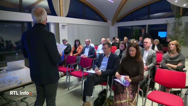 Le ministre wallon de la Santé avait réuni, hier soir, les responsables des communes desservies par le feeder du Hainaut et des acteurs publics dans la distribution de l'eau pour faire le point sur la qualité de l'eau de distribution dans les communes concernées et les actions à mettre en oeuvre.