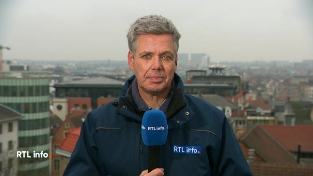 Plusieurs milliers de personnes sont attendues pour une manifestation nationale demain. Les syndicats protestent contre l'accord du gouvernement de Bart De Wever. Il sera très compliqué de circuler et plusieurs secteurs publics seront touchés.