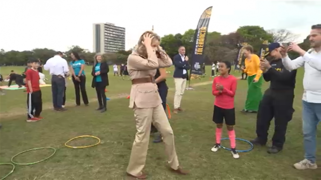 La reine Mathilde a joué au football et au volley-ball avec des enfants au Costa Rica.