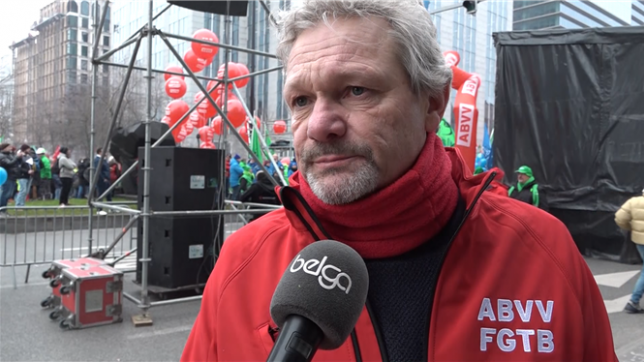 Le président de la FGTB, Thierry Bodson, a salué une mobilisation historique alors qu'entre 60.000 (selon la police) et 100.000 personnes (selon les syndicats) battent le pavé à Bruxelles pour dénoncer les mesures annoncées par le gouvernement fédéral.