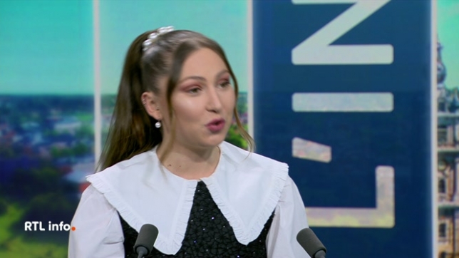 Après le triomphe de son premier single Je pense à vous, Linh lance son premier album EP intitulé Signe Linh. Dans cet opus, la jeune chanteuse se dévoile sans filtre et raconte son parcours, ses rêves, sa vision de l'amour, entre autres.