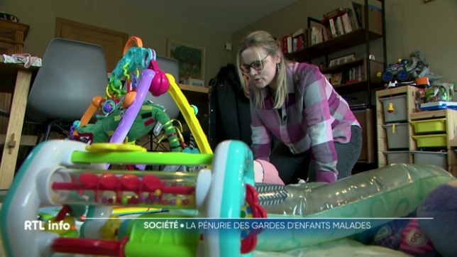 Selon la Ligue des familles, 500 postes ont été supprimés ces 5 dernières années, faute de financement. Ces services sont pourtant essentiels pour de nombreux parents qui travaillent et qui n'ont pas d'autre alternative pour faire garder leur enfant malade.
