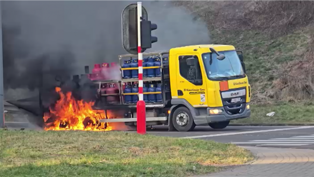 Camion en feu à Charleroi.