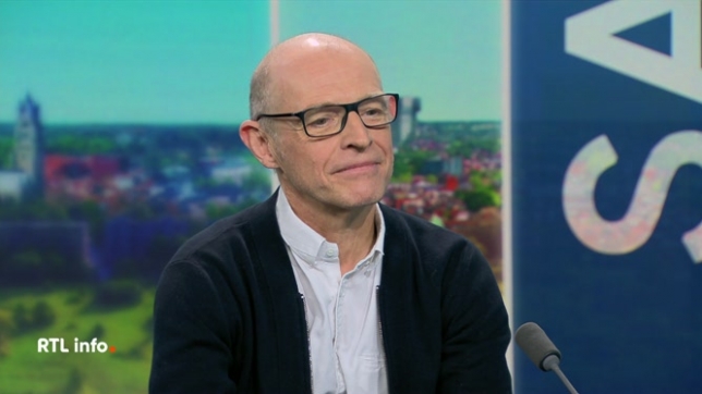 On retrouve en plateau Christophe Scavée, cardiologue, pour présenter son livre Mon coeur, mon stress, ma santé.