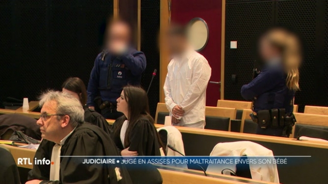 Il est accusé d'avoir torturé son fils âgé de 15 jours et de lui avoir porté des coups en avril 2023. L'enfant a gardé de graves séquelles physiques. L'accusé a déjà été condamné par le passé pour des faits similaires. Il avait piétiné le crâne de son enfant de 4 mois.