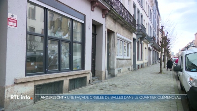 De nouveaux coups de feu ont retenti la nuit dernière à Anderlecht. La façade d'une maison de la rue de la Clinique a été prise pour cible. 24 impacts de balle y ont été trouvés. Heureusement, on ne déplore ni morts, ni blessés. Mais les habitants n'en peuvent plus.