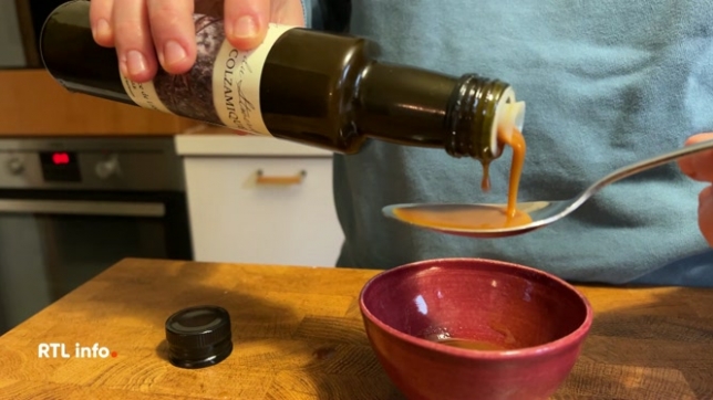 L'huile colzamique est fabriquée avec des produits du terroir et remplace l'huile balsamique italienne.
