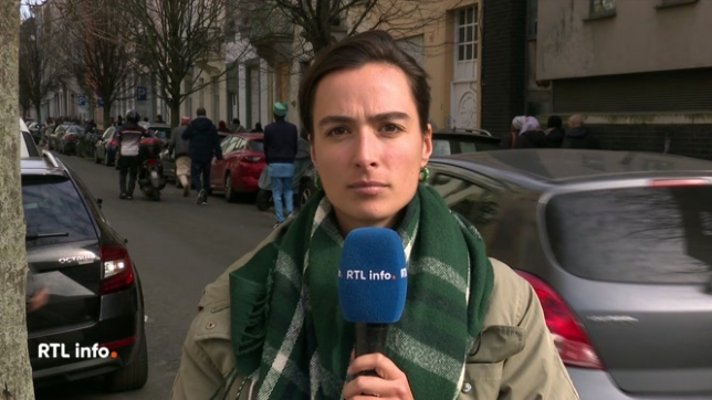 Un hommage à Souleymane Sow, tué par balle le 15 février à la station Clemenceau à Anderlecht, sera rendu ce vendredi à 13h. Sa famille et ses proches réclament justice et transparence après sa mort, alors qu'il n'avait aucun lien avec le trafic de drogue. Le point en direct avec Claire Carosone.