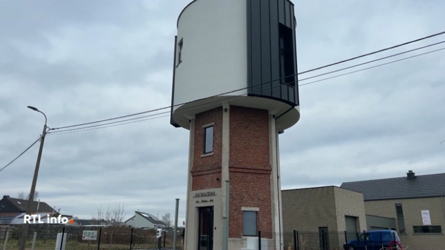 Voici la visite d'un gîte insolite, installé dans un ancien château d'eau à Montzen. Il y a 2 ans, le chantier venait de commencer. Quel est le résultat aujourd’hui ?