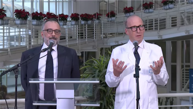 Non, le pape n'est pas hors de danger, affirme l'un de ses médecins.