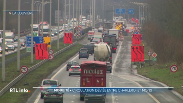 Le chantier de rénovation du pont sur l'E42 entre Mons et Charleroi passe à une nouvelle phase ce week-end. Après le désamiantage, la démolition et reconstruction commencent. Dès lundi, la circulation sera déviée, mais restera sur deux bandes.