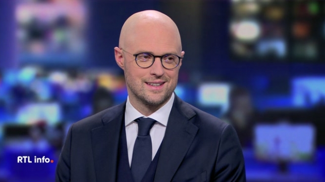 Après 258 jours de négociations infructueuses, David Leisterh, chargé de former un gouvernement bruxellois, fait un pas de côté. Malgré plusieurs tentatives, aucune majorité n'a pu être formée. David Leisterh (MR) et Martin Buxant évoquent cet échec en plateau.