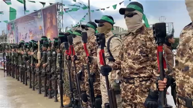 Les soldats du mouvement islamique se préparent à la mise en scène organisée pour le 7e échange de prisonniers avec Israël.