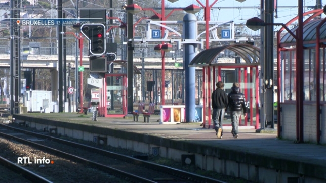 Une grève tournante a débuté à la SNCB et va durer 9 jours, avec un impact sur les liaisons internationales. Aucun Eurocity ne circule entre Bruxelles et Amsterdam. La circulation des Eurostar sera également perturbée. La SNCB conseille de consulter son planificateur de voyages.