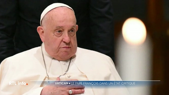 L'état de santé du pape François, soigné pour une double pneumonie, est critique