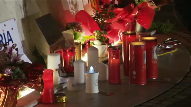 Le Vatican a annoncé ce lundi que le pape avait passé une bonne nuit et qu'il se reposait, lui qui souffre d'une pneumonie des deux poumons.