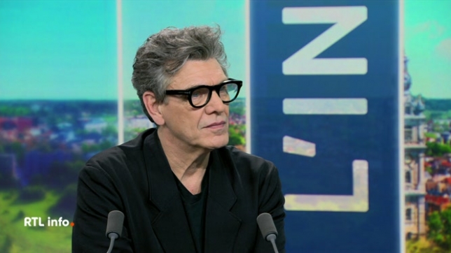 On retrouve en plateau le chanteur français Marc Lavoine pour présenter son nouveau livre Quand arrivent les chevaux.