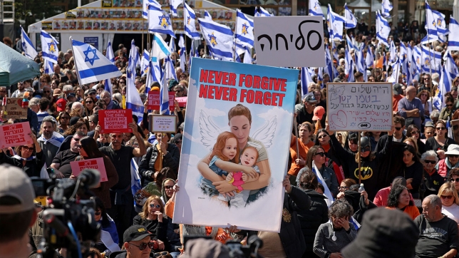 "Ils auraient pu vous sauver": les corps de quatre otages israéliens restitués, quelque 600 prisonniers palestiniens libérés