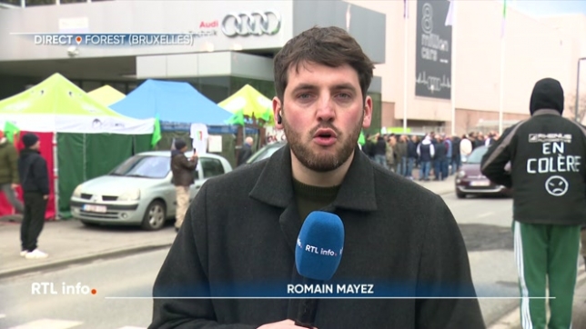 En direct de Forest, Romain Mayez explique qu'une page se tourne pour l'industrie automobile belge. Les travailleurs d'Audi Forest viennent reprendre leurs affaires et dire adieu à leur usine, avec beaucoup d'émotion.