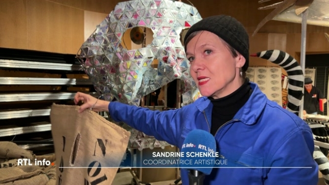 Le carnaval de Charleroi est un événement participatif, où chacun peut confectionner son costume et son masque, et participer à la parade. Visite à l'heure des derniers préparatifs.