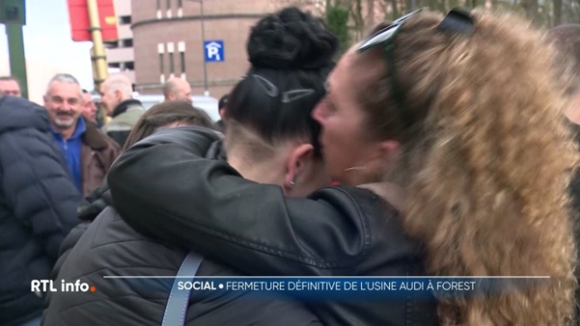 La journée a été très émouvante sur le site d'Audi Brussels à Forest, pour les travailleurs qui ont dit adieu à leur lieu de travail et au revoir à leurs ex-collègues.