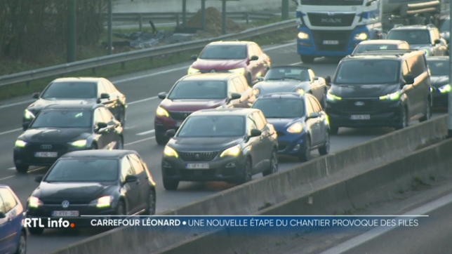 Le tunnel de l’E411 sous le carrefour est fermé. Les automobilistes en direction de Bruxelles et Zaventem roulent sur une seule bande de circulation et cela a entraîné des embarras de circulation ce matin.
