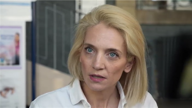 M. Le Scouarnec vient se mettre en victime de lui-même. C'est quand même un acte extrêmement pervers, dénonce Me Marie Grimaud, avocate de parties civiles, alors que se poursuit l'interrogatoire de l'ex-chirurgien jugé à Vannes pour des viols ou agressions sexuelles sur près de 300 jeunes patients.