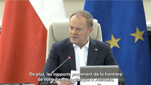 Le Premier ministre polonais Donald Tusk déclare que le gel par les États-Unis de l'aide militaire à Kiev est visible au centre logistique du pays qui transfère des armes et de l'aide humanitaire à l'Ukraine voisine.