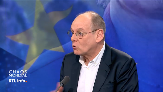 Si les Russes nous attaquaient, les Américains nous aideraient-ils ? Trump critique l’Europe de telle manière qu’on ne les voit pas intervenir assez rapidement, répond Serge Jaumain.