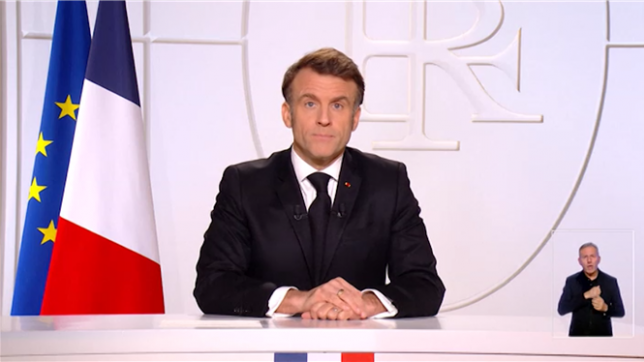 Le président français Emmanuel Macron évoque des investissements supplémentaires à faire en matière de défense et une réunion des chefs d'état-major des pays prêts à garantir une future paix en Ukraine, lors d'une allocution aux Français.