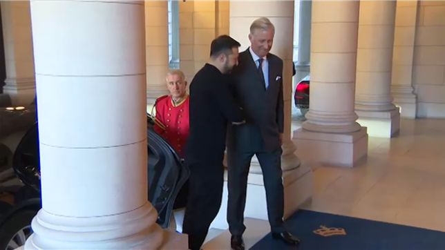 Volodymyr Zelensky rencontre le roi Philippe après le Sommet extraordinaire à Bruxelles