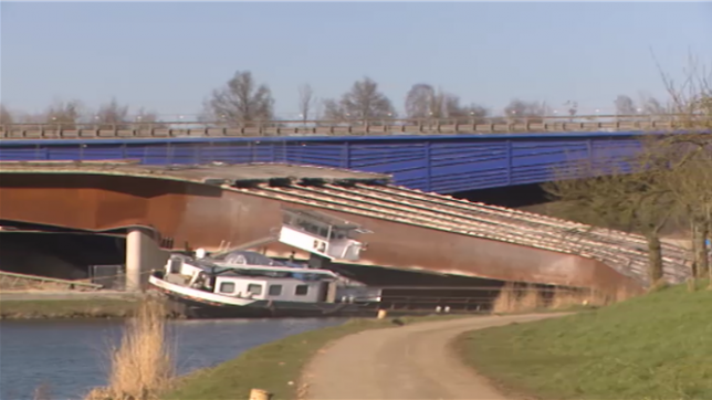 Un gros incident s'est produit sur l'autoroute E42, à hauteur de La Louvière : un pont s'est affaissé, entraînant la fermeture de la chaussée.