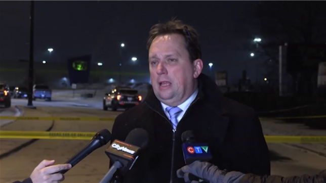 Trois hommes sont entrés dans le pub et ont tiré sur les gens assis: voici les premiers éléments de l'enquête sur la fusillade à Toronto