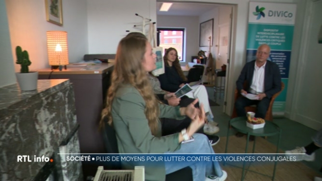 Le ministre des Droits des femmes, Yves Coppieters (Engagés), a annoncé samedi à l'occasion de la journée internationale des droits des femmes un renforcement des moyens financiers pour les associations venant en aide aux victimes de violences conjugales.