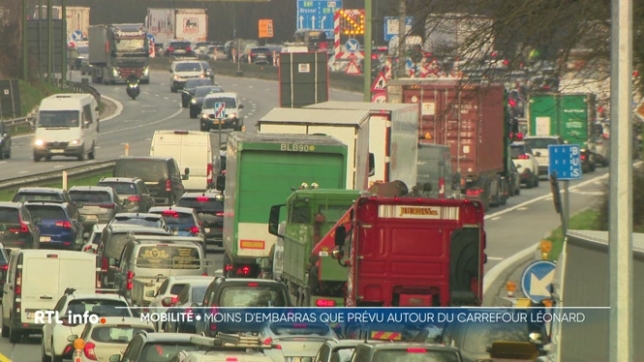 Avec la fin des vacances et le retour à l'école, on craignait de gros embarras de circulation au carrefour Léonard, entré dans une nouvelle phase de chantier. Mais les ralentissements constatés ce matin n'étaient pas exceptionnels.