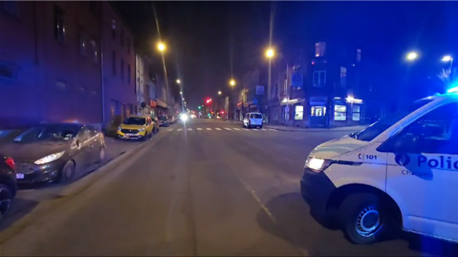 Un homme a été la cible de coups de feu avant d’être violemment frappé par plusieurs suspects, lundi soir, sur la route de Mons à Marchienne-au-Pont. Ses jours ne sont pas en danger.