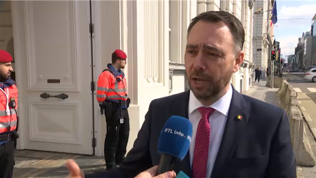 Le ministre des Affaires étrangères Maxime Prévot a qualifié mercredi de pas dans la bonne direction, mais insuffisant, l'annonce de l'accord de principe ukrainien pour un cessez-le-feu temporaire.