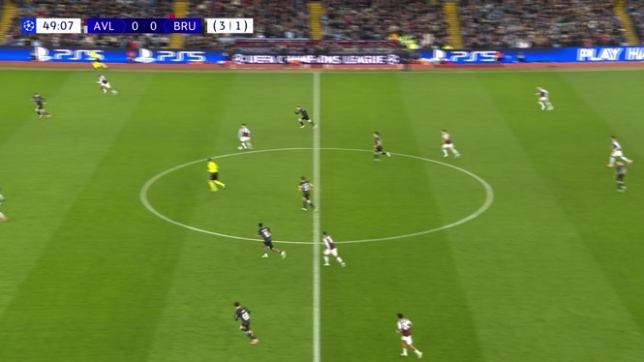 Asension trompe Simon Mignolet et ouvre le score.