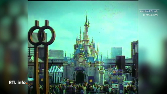 L'archive du jour remonte au 13 amars 1992, année d'ouverture du parc d'attractions Euro Disney, devenu plus tard Disneyland Paris. Pour faire la promotion de son parc, Disney avait monté une réplique du château au Cinquantenaire à Bruxelles. Une opération de marketing bien huilée comme d'habitude.