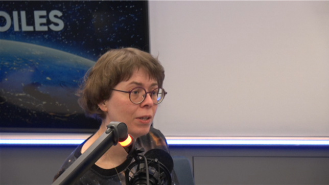 La tête dans les étoiles: la Lune.