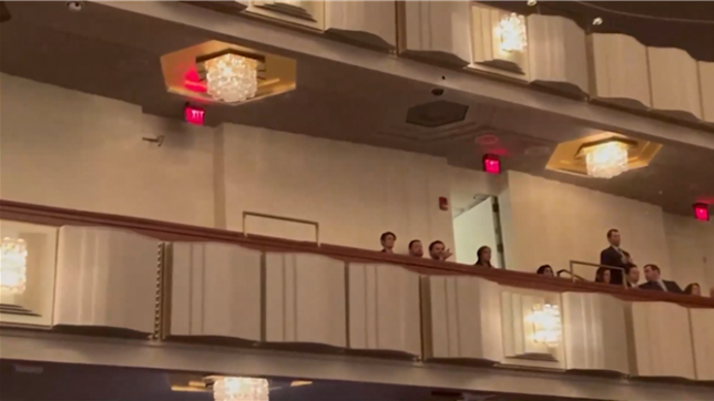 J.D. Vance se fait huer lors d'un concert au Kennedy Center