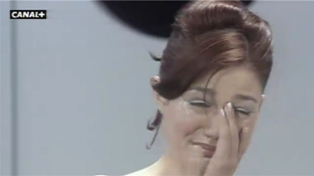 Lors du 52e Festival de Cannes, Émilie Dequenne, alors âgée de 17 ans, reçoit le prix d’interprétation féminine pour son rôle dans le film Rosetta, des frères Dardenne.