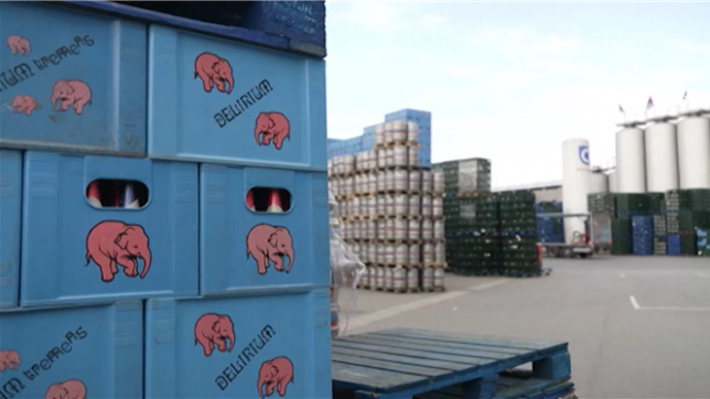 Il faut jouer la sécurité. Face à la menace de Donald Trump de taxer à 200% les alcools européens, un brasseur belge veut remplir vite un maximum de conteneurs vers les États-Unis, où il réalise près de 20% de ses ventes.