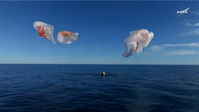 Après plus de neuf mois coincés dans la Station spatiale internationale, deux astronautes américains sont rentrés mardi sur Terre, point final d'un feuilleton spatial et politique qui a captivé le monde.