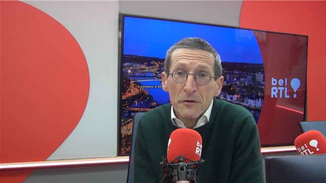 Face à la nécessité de financer l'augmentation du budget de la Défense, l'État belge envisage de vendre ses bijoux de famille, c'est-à-dire ses participations dans des entreprises telles que Proximus, Belfius et BNP Paribas Fortis. Bonne ou mauvaise idée? L'économiste Etienne de Callatay nous répond sans détour.