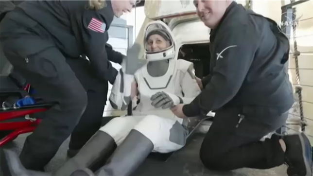 Après plus de neuf mois coincés dans la Station spatiale internationale, deux astronautes américains sont rentrés mardi sur Terre, point final d'un feuilleton spatial et politique qui a captivé le monde.